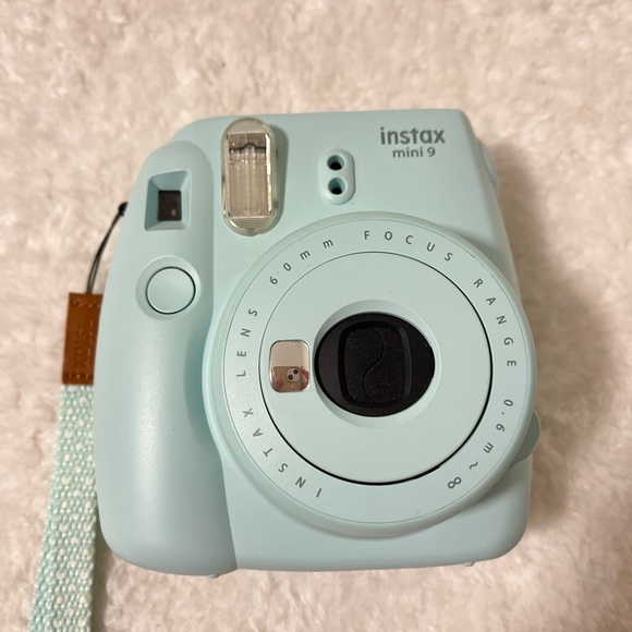 Kept unused Instax mini 9 Jufifilm polaroid camera with case - Picture 3 of 6